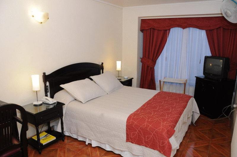 Hotel Puerta De Alcala Valparaiso Room photo